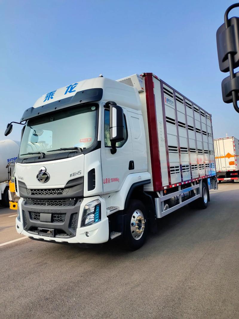 东风柳汽乘龙H5单桥恒温畜禽运输车 为牲畜运输打造的高效恒温解决方案