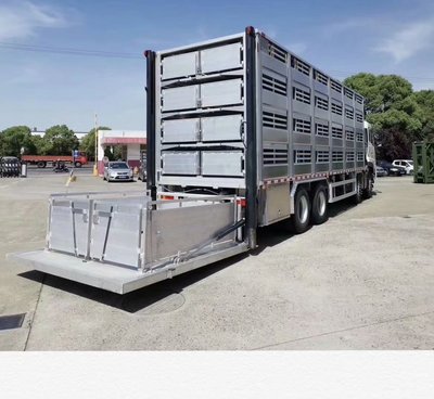 遂宁畜禽运输车价格解析 9米6拉猪车与随车起重运输车市场行情